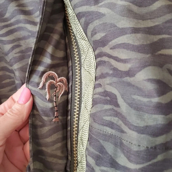 Scotch & Soda Green Tiger Printed Loose Fit Zip Jacket NWOT Size Small - Picture 11 of 11